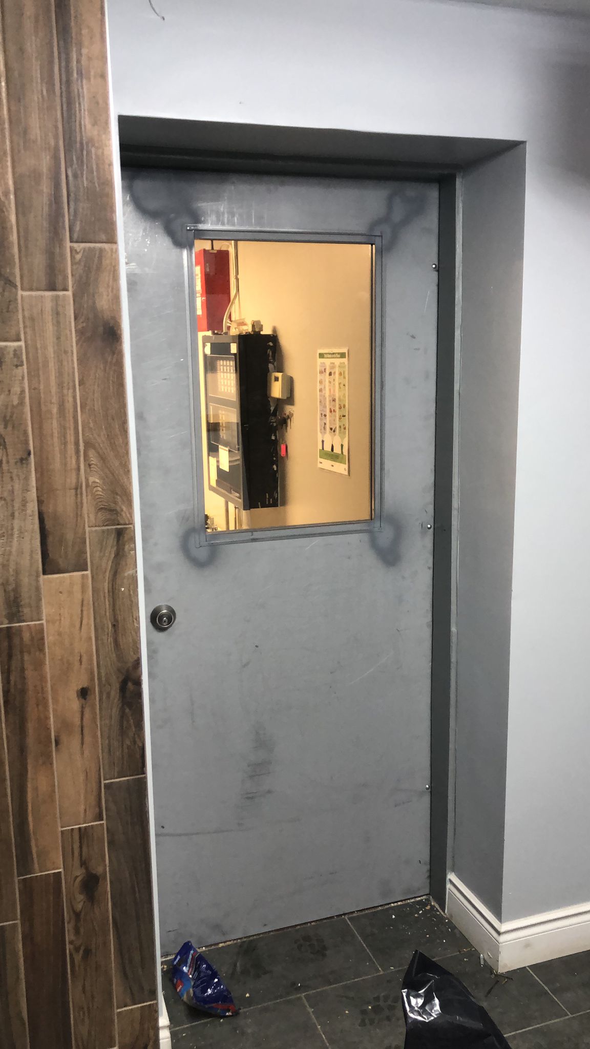 metal hallow door